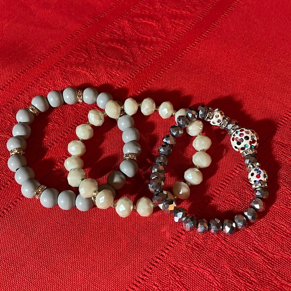 3 stretchy bracelet bundle,super cute…(mlb)